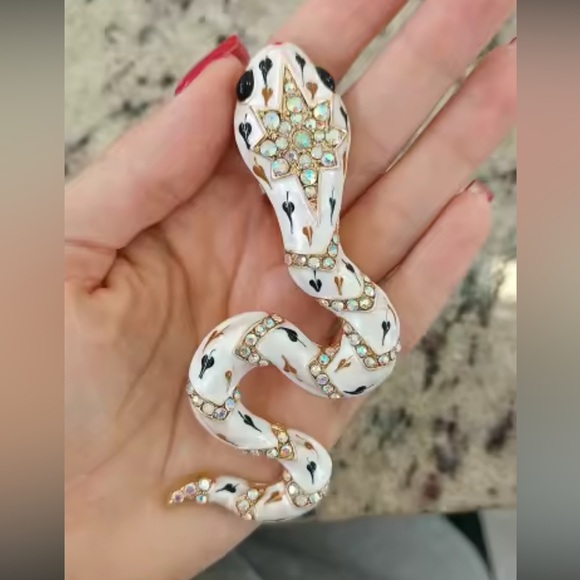 Serpenti White Gold Crystal Mystic Snake Brooch - Picture 2 of 5